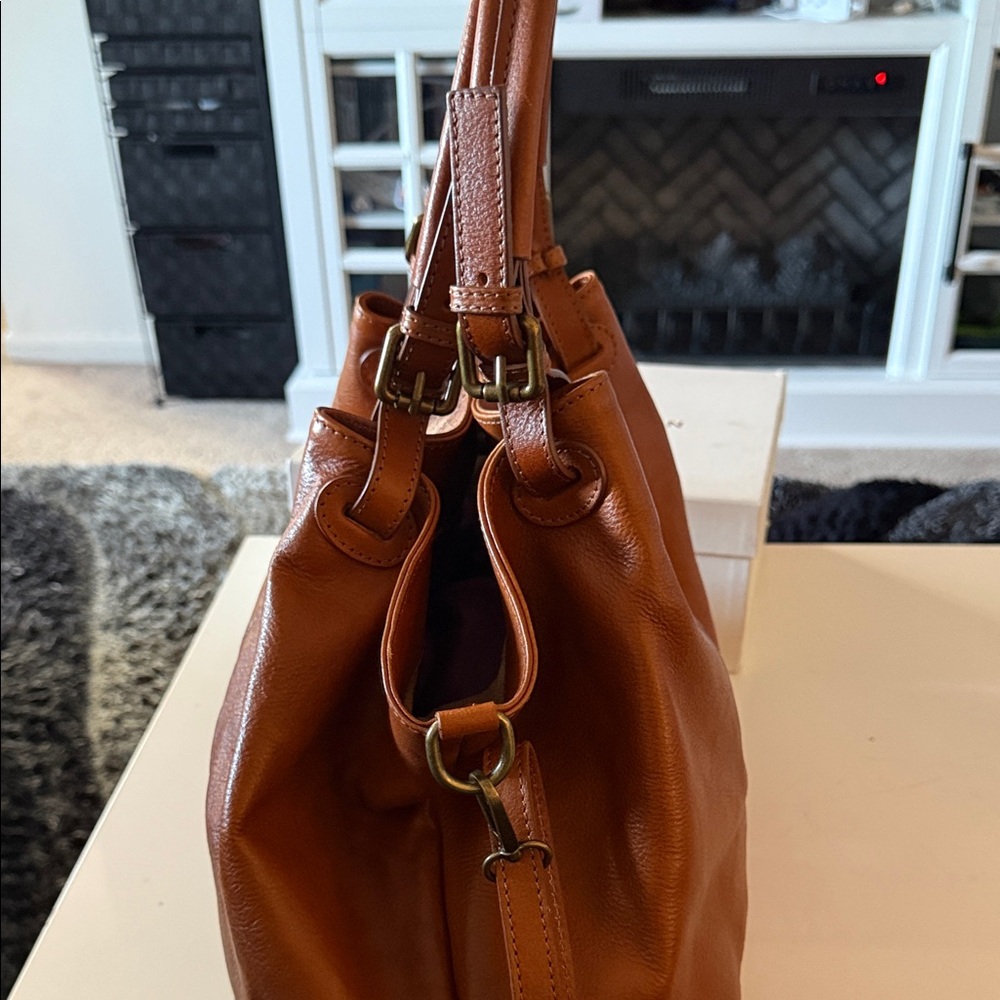 Chic Tan Genuine Italian Leather Shoulder Bag measures 13x18-20x6 inches - Picture 7 of 12